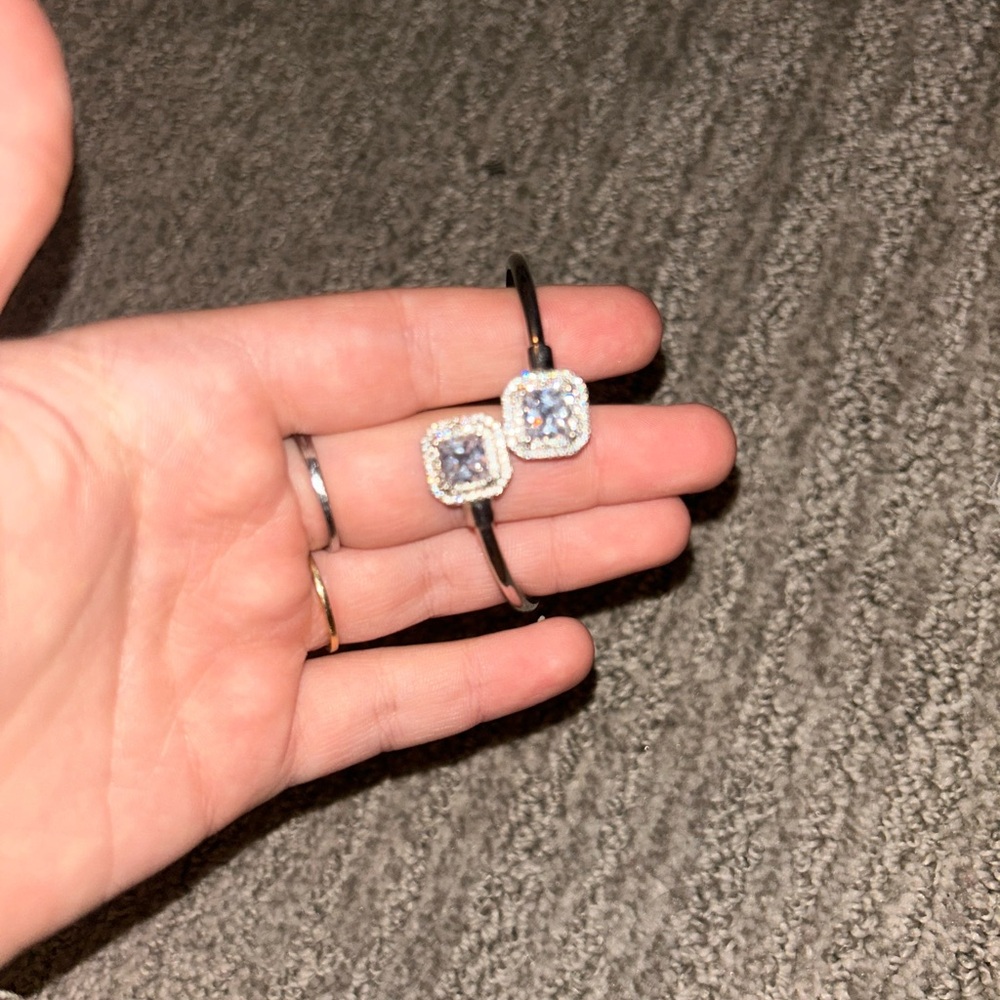 Assorted Jewelry Collection - Picture 8 of 16